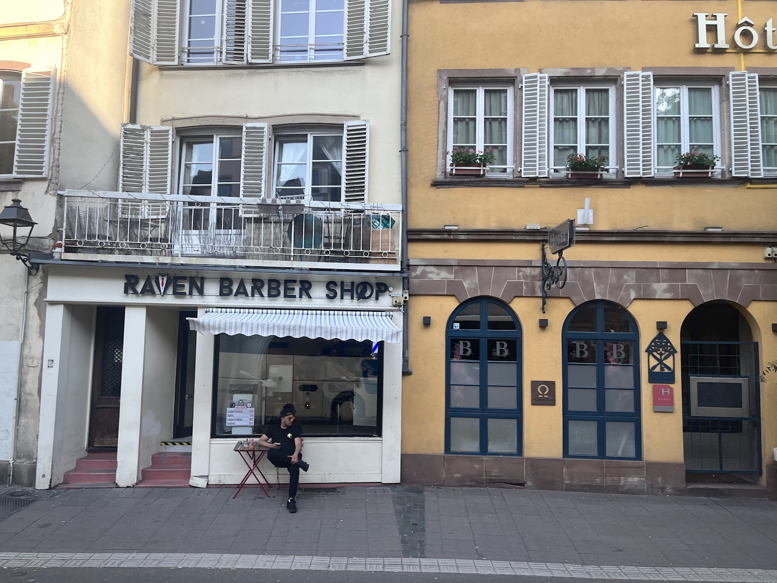 Le salon dans son quartier